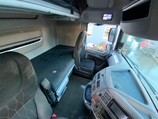 DAF XF 530hp AUTO....REAR LIFT STEER.....PARTS / S 377287098