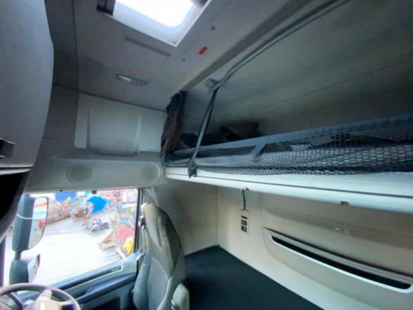 DAF XF 530hp AUTO....REAR LIFT STEER.....PARTS / S 377287102