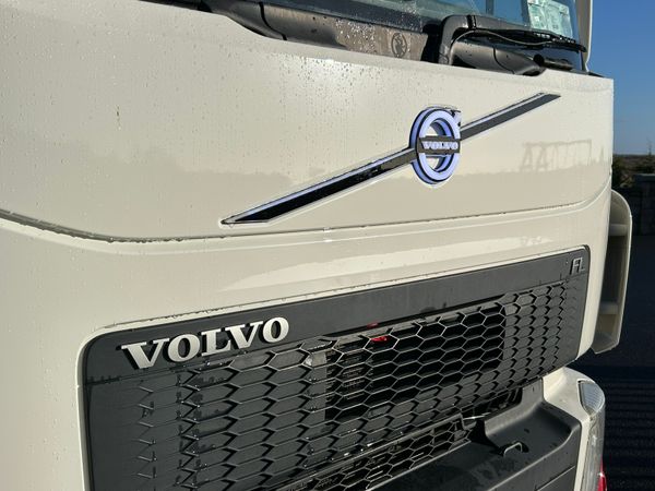 2017 (172) Volvo FL 240 BHP 16T Tilt & Slide 377299001