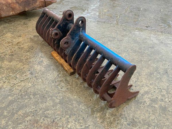 60" STONE / RAKE BUCKET........45mm PINS.......74s 377206101