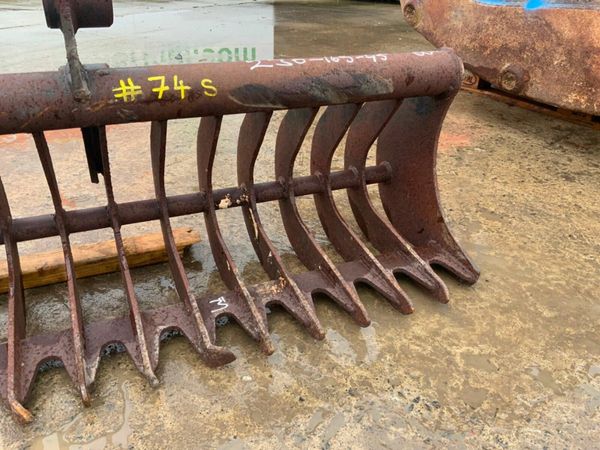 60" STONE / RAKE BUCKET........45mm PINS.......74s 377206106