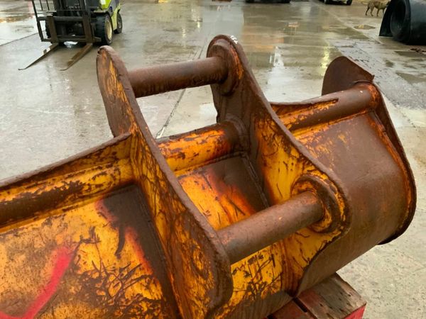 72" GRADING BUCKET......80mm PINS........952. 377206236