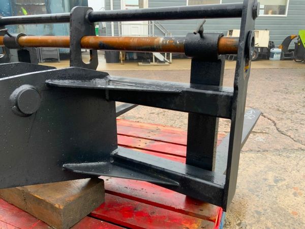 UNUSED PALLET FORKS.........65mm PINS........1211. 377206446