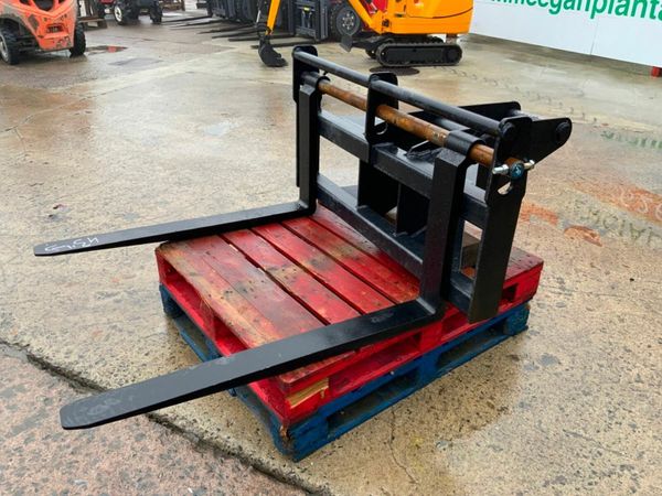 UNUSED PALLET FORKS.........65mm PINS........1211. 377206447