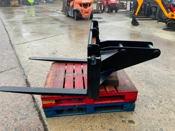 UNUSED PALLET FORKS.........65mm PINS........1211. 377206453