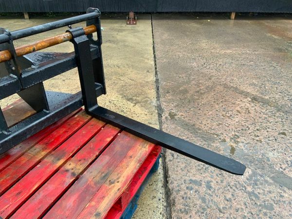 UNUSED PALLET FORKS.........65mm PINS........1211. 377206454