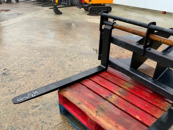 UNUSED PALLET FORKS.........65mm PINS........1211. 377206456