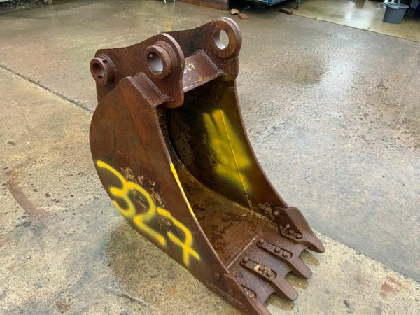 24" DIGGING BUCKET........80mm PINS.......327 377206675