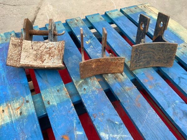 MINI DIGGER AUGER  ATTACHMENT BRACKETS. 377206682