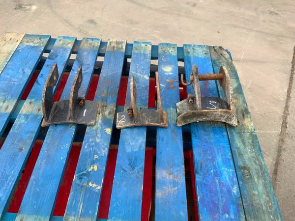 MINI DIGGER AUGER  ATTACHMENT BRACKETS. 377206687