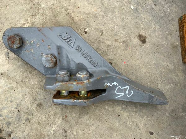 UNUSED MINI DIGGER BUCKET TEETH........5649.... 377206708