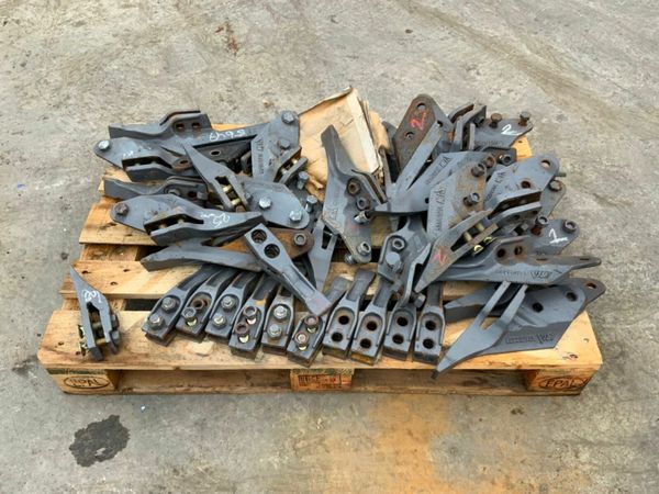 UNUSED MINI DIGGER BUCKET TEETH........5649.... 377206710