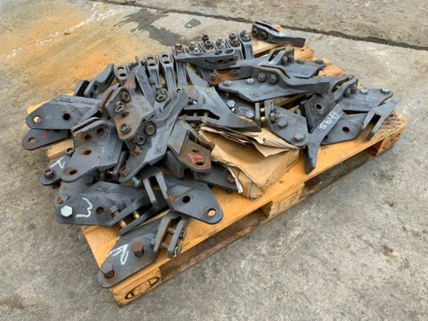 UNUSED MINI DIGGER BUCKET TEETH........5649.... 377206713