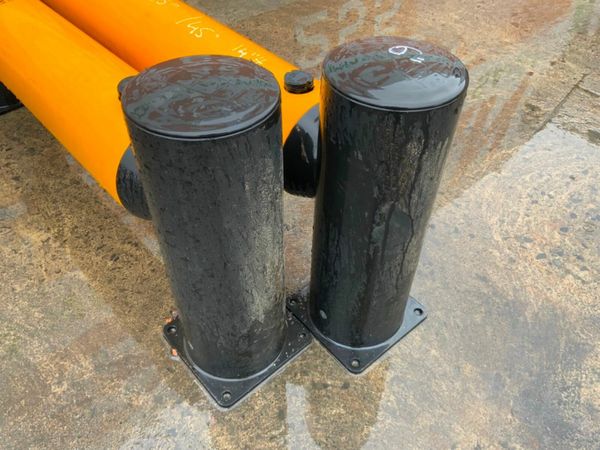 LIGHT WEIGHT CRASH BARRIERS x 2. 377206719