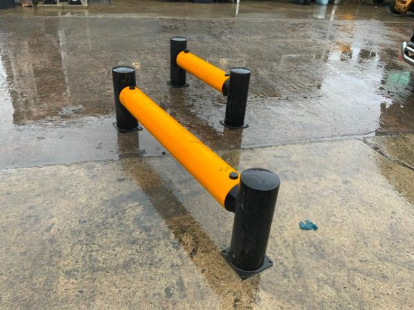LIGHT WEIGHT CRASH BARRIERS x 2. 377206720