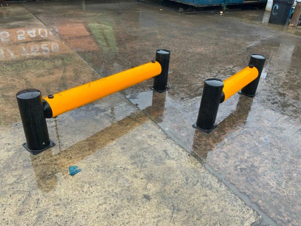 LIGHT WEIGHT CRASH BARRIERS x 2. 377206722