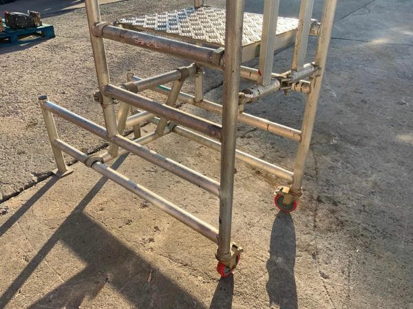 FOLDING PODIUM / ACCESS PLATFORM.........1216t. 377207491