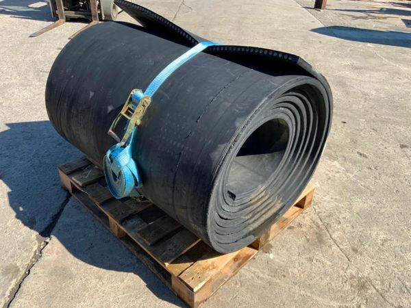 1200mm x 27mm REINFORCED RUBBER MATTING. 377207525