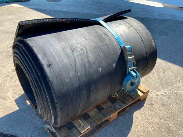 1200mm x 27mm REINFORCED RUBBER MATTING. 377207529