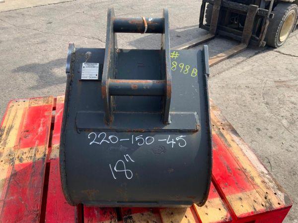UNUSED 18" DIGGING BUCKET....45mm PINS....898b. 377207641