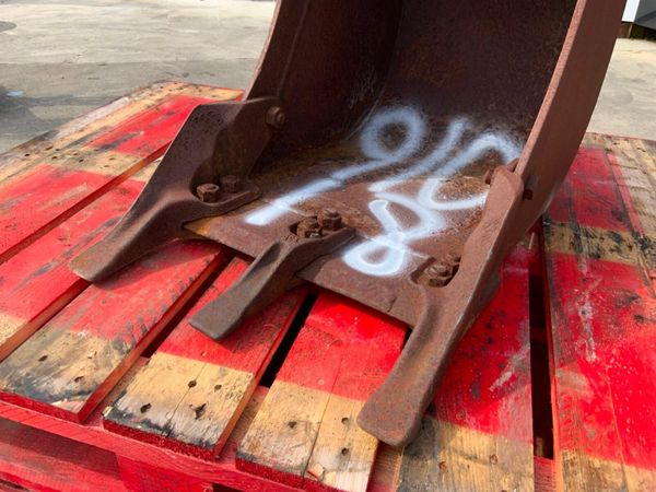 18" JCB DIGGING BUCKET...40mm PINS.....910-18. 377207656