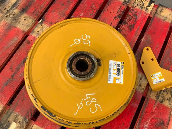 UNUSED CATERPILLAR IDLER PULLEY.......1510. 377207672