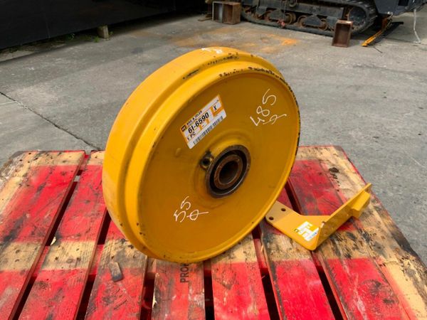 UNUSED CATERPILLAR IDLER PULLEY.......1510. 377207675