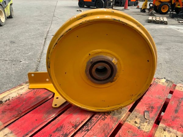UNUSED CATERPILLAR IDLER PULLEY.......1510. 377207680