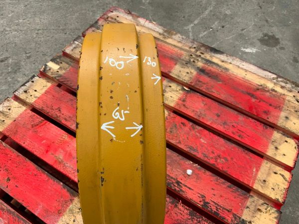 UNUSED CATERPILLAR IDLER PULLEY.......1510. 377207682