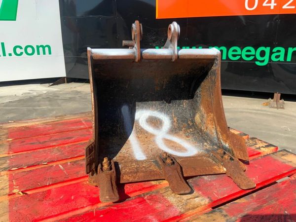 18" JCB DIGGING BUCKET....30mm PINS.......625-18. 377207690