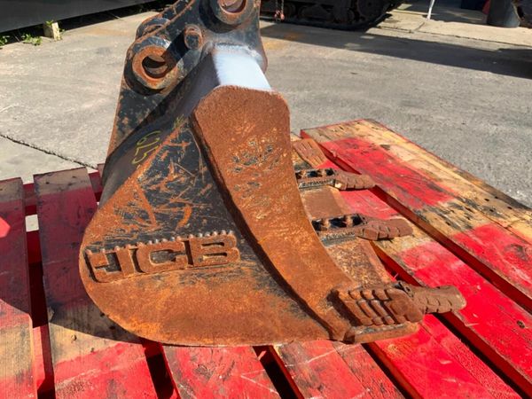 18" JCB DIGGING BUCKET....30mm PINS.......625-18. 377207691