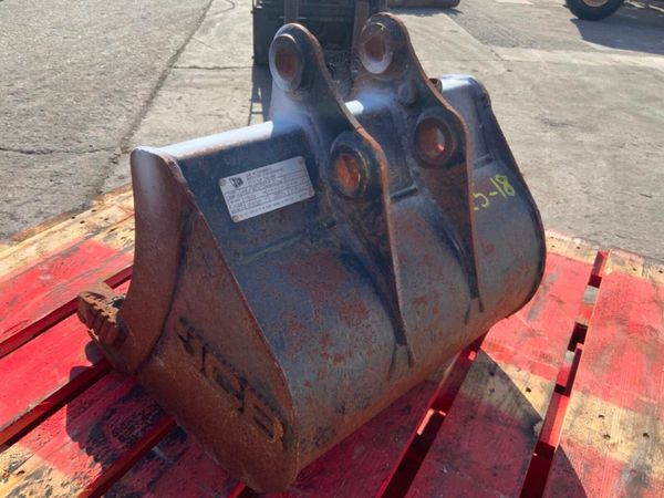 18" JCB DIGGING BUCKET....30mm PINS.......625-18. 377207694