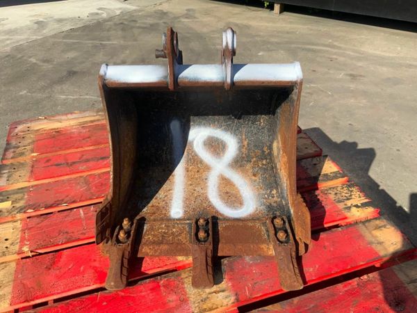 18" JCB DIGGING BUCKET....30mm PINS.......625-18. 377207698