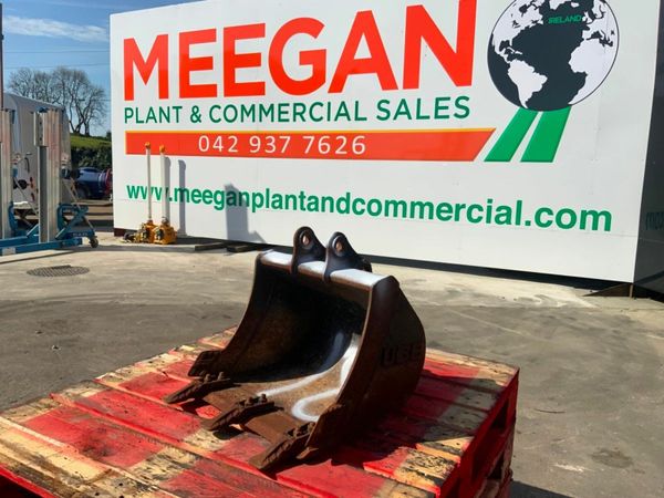 18" JCB DIGGING BUCKET....30mm PINS.......625-18. 377207699