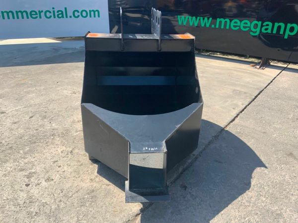 UNUSED CONCRETE POURING BUCKET.......7764. 377207753