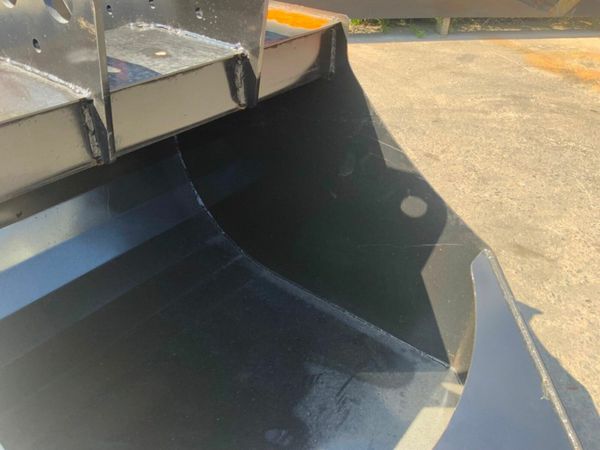 UNUSED CONCRETE POURING BUCKET.......7764. 377207756