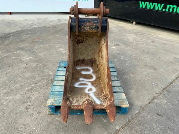 18" JCB DIGGING BUCKET......65mm PINS......381v. 377207774