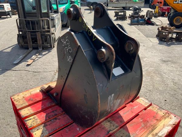 18" JCB 3CX DIGGING BUCKET....45mmPINS.....390v 377207783
