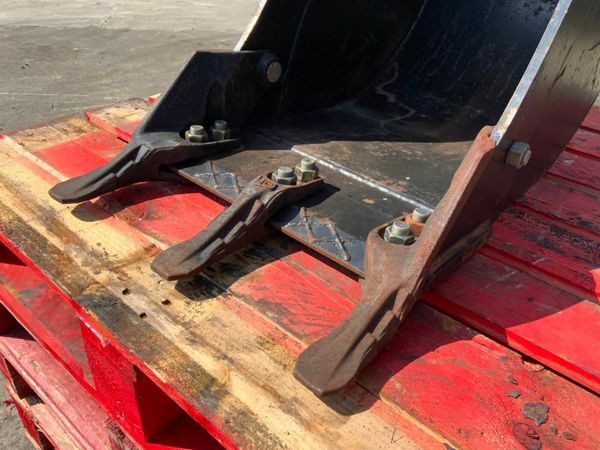 18" JCB 3CX DIGGING BUCKET....45mmPINS.....390v 377207786