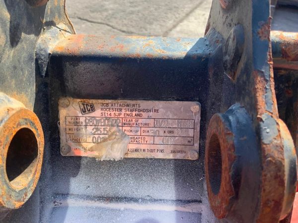 10" JCB DIGGING BUCKET...30mm PINS......624-9. 377207710