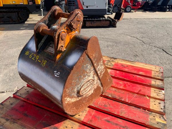 18" STRICKLAND  BUCKET....30mm PINS.......629-18. 377207723