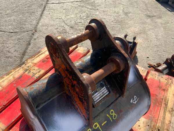 18" STRICKLAND  BUCKET....30mm PINS.......629-18. 377207726