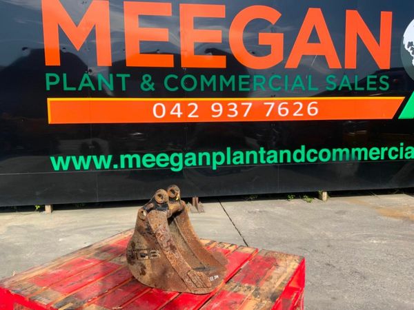 9" JCB DIGGING BUCKET.....30mm PINS........629-9. 377207731