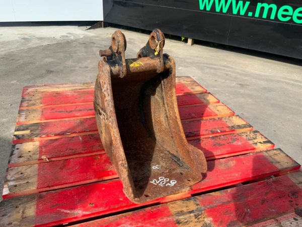 9" JCB DIGGING BUCKET.....30mm PINS........629-9. 377207733
