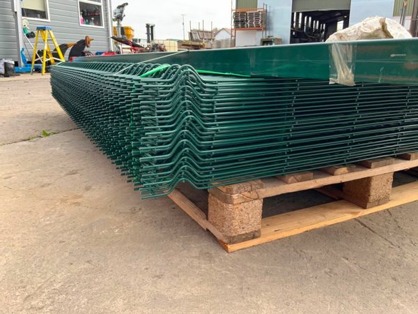 UNUSED V MESH SECURITY FENCING BUNDLE...220m. 377207848