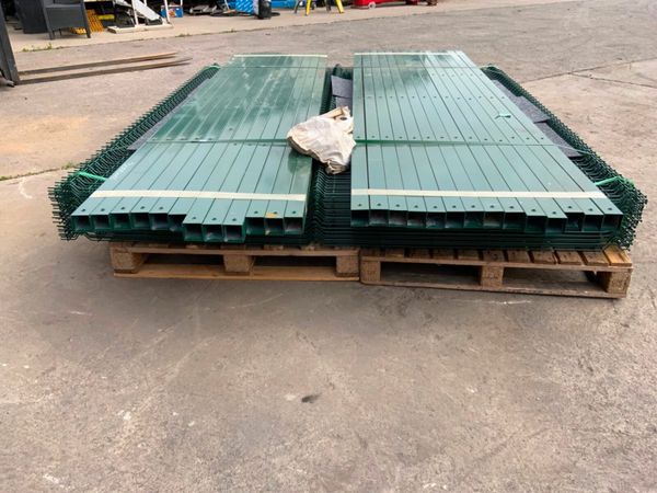 UNUSED V MESH SECURITY FENCING BUNDLE...220m. 377207850