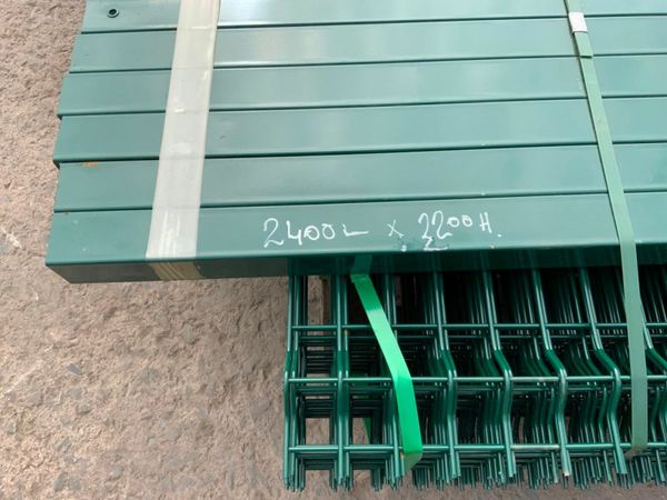 UNUSED V MESH SECURITY FENCING BUNDLE...220m. 377207852