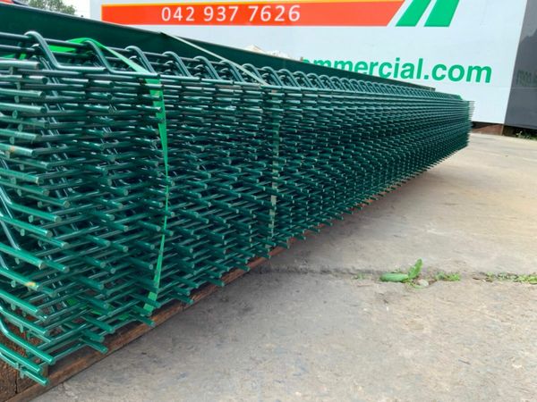 UNUSED V MESH SECURITY FENCING BUNDLE...220m. 377207853