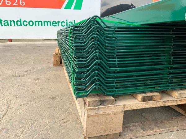 UNUSED V MESH SECURITY FENCING BUNDLE...220m. 377207861