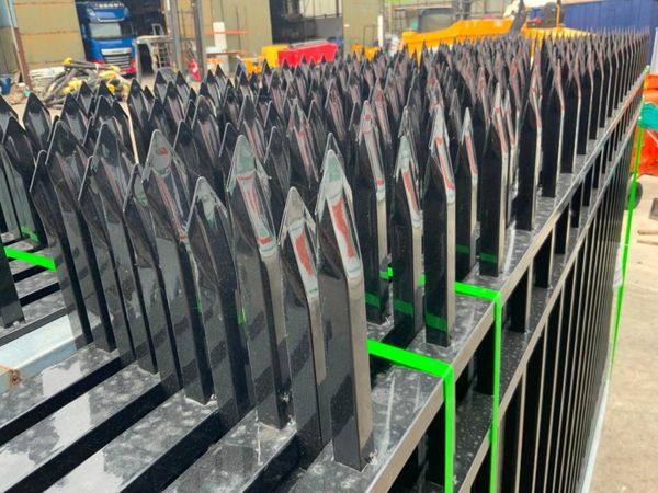 ARROW TOP METAL RAILING & POSTS.......35w. 377207880